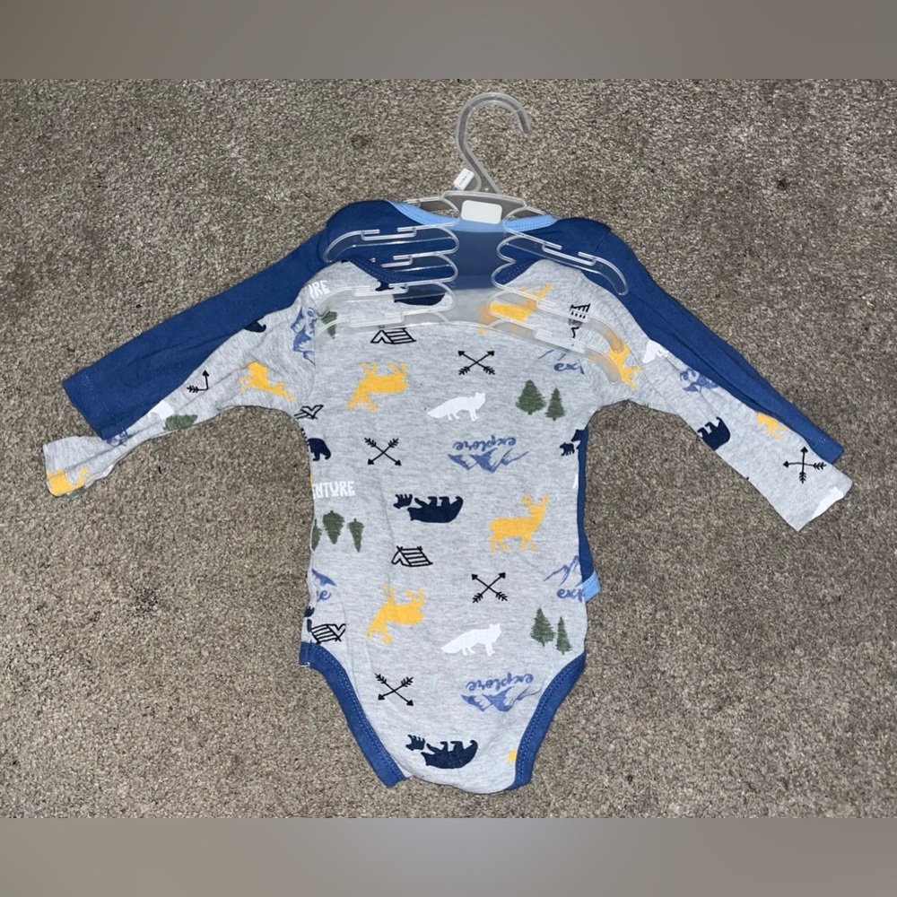 2 pack long sleeve onesies SIZE: 3-6month